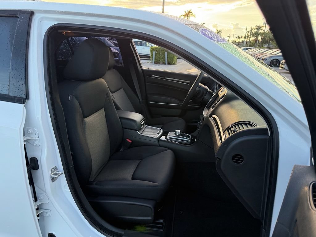 Used 2023 Chrysler 300 Touring w/ Safetytec Plus Group RWD image 18