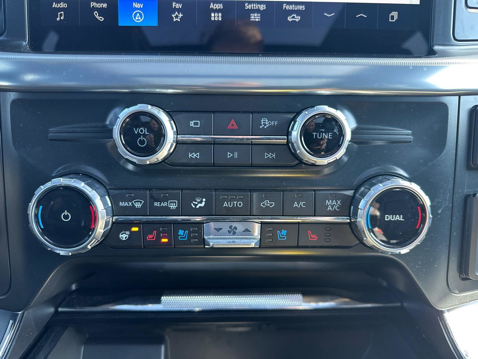 Certified 2025 Ford F150 Lariat w/ Equipment Group 501A Mid image 13