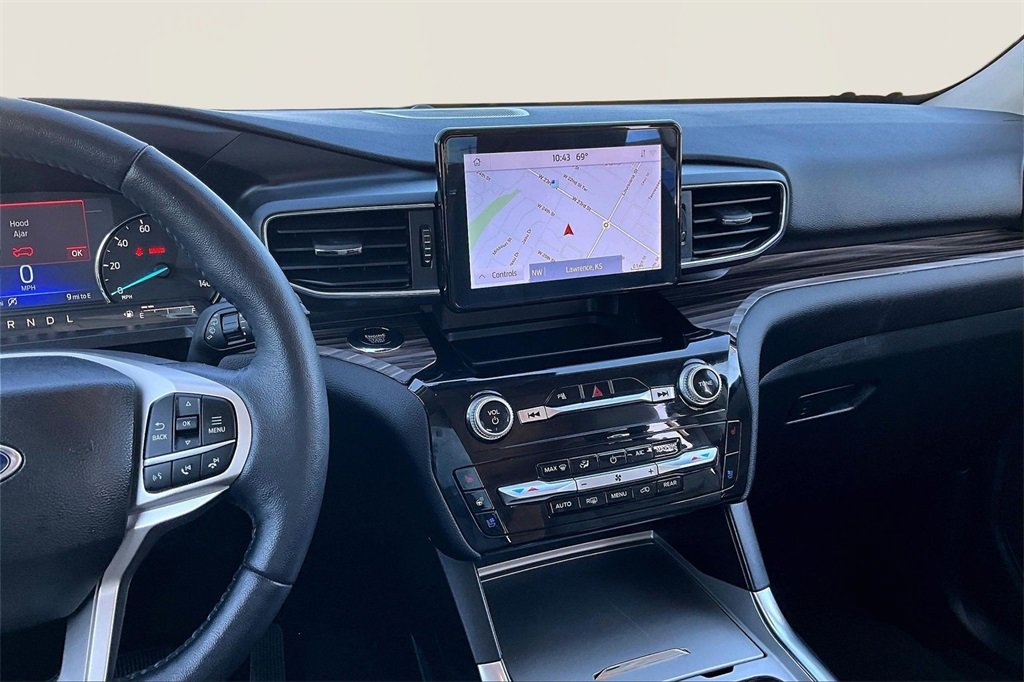 Certified 2023 Ford Explorer Limited w/ Equipment Group 301A image 6