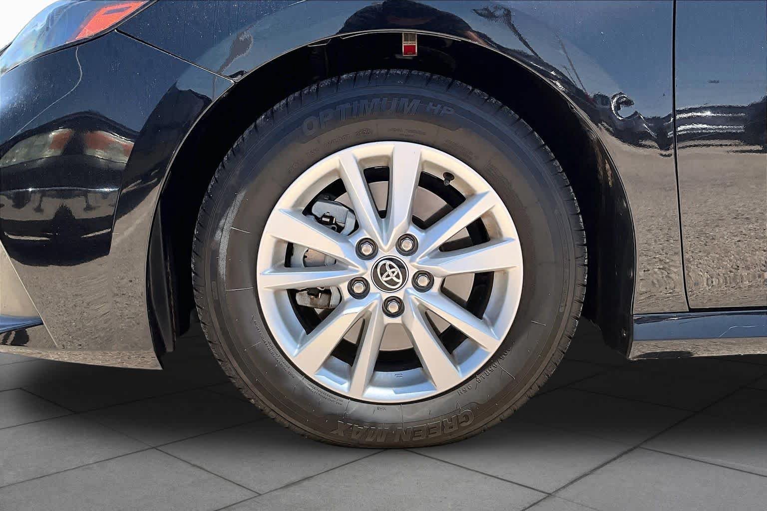 Used 2025 Toyota Camry LE FWD image 11