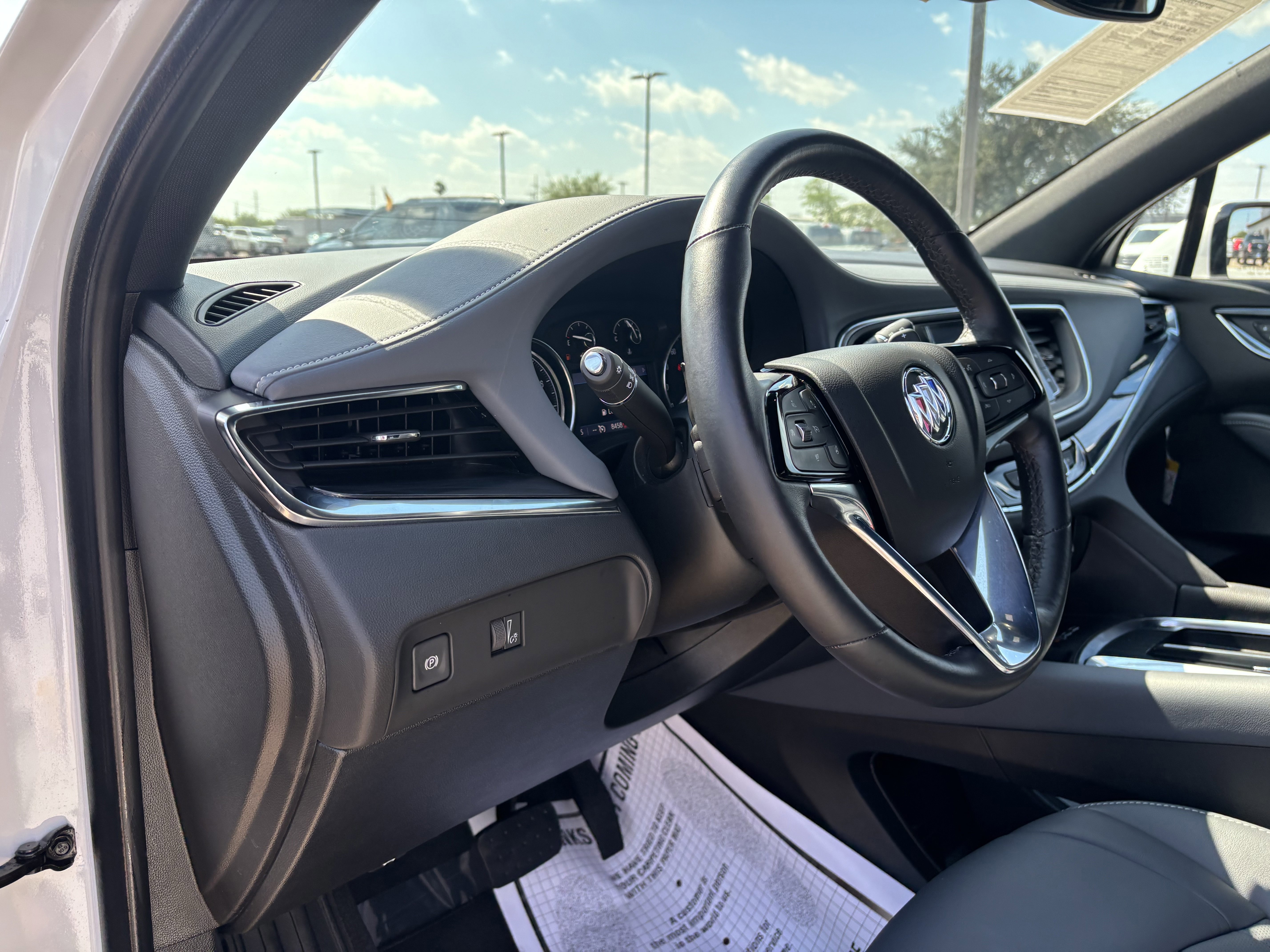 Used 2023 Buick Enclave Essence image 12