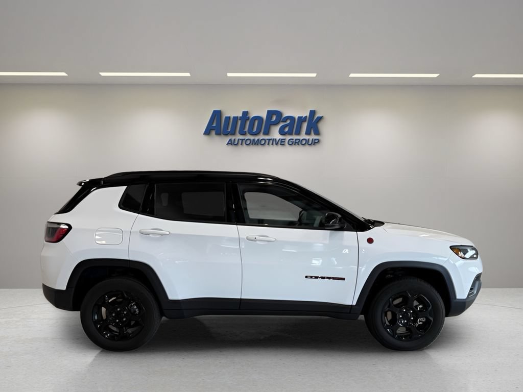 Used 2024 Jeep Compass Trailhawk AWD/4WD image 11