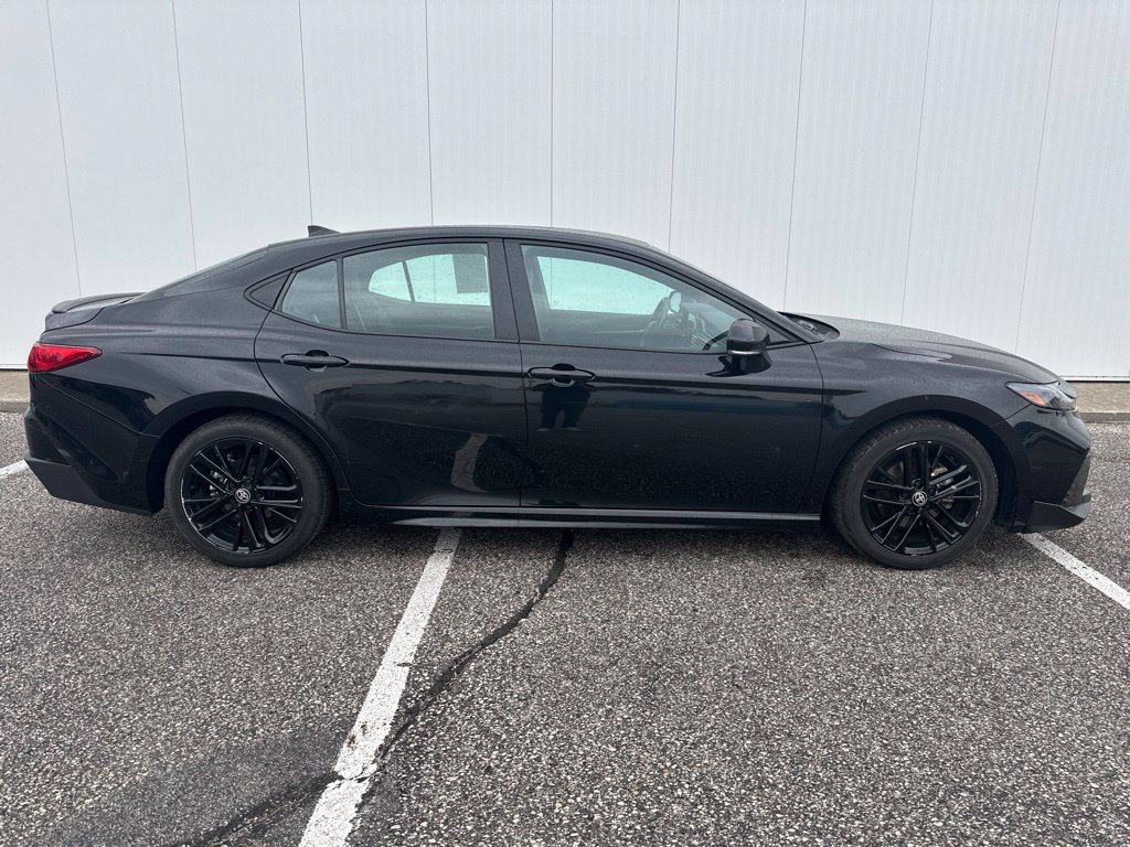 Used 2025 Toyota Camry SE FWD image 9