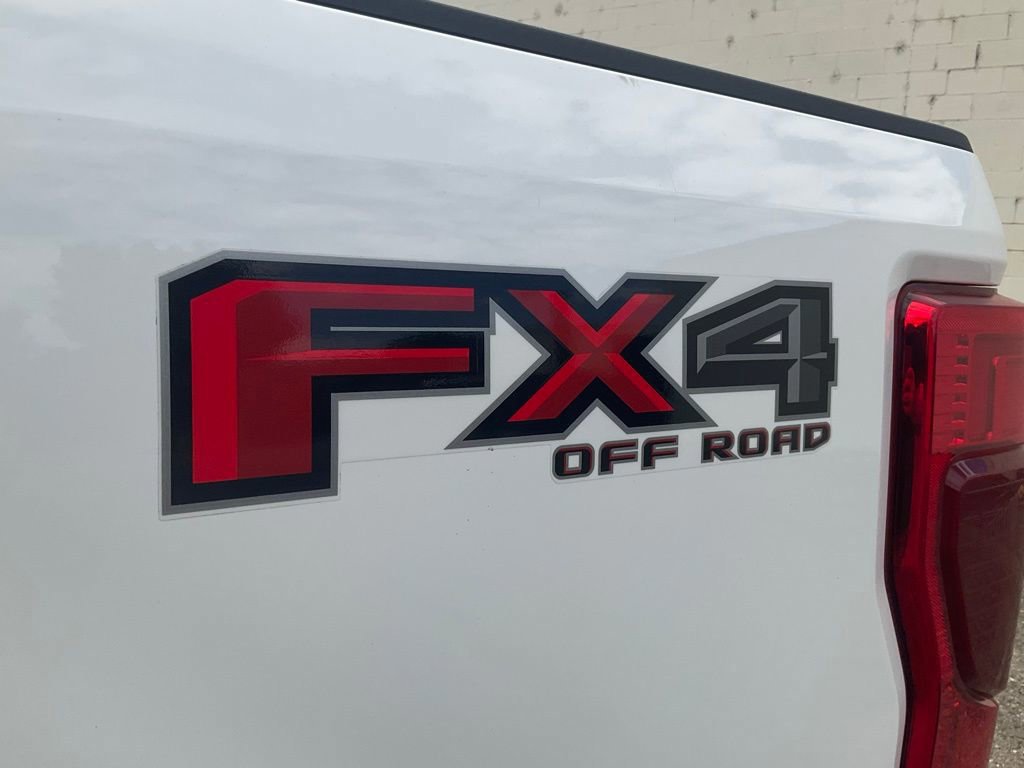 Certified 2022 Ford F350 Platinum w/ FX4 Off-Road Package image 36