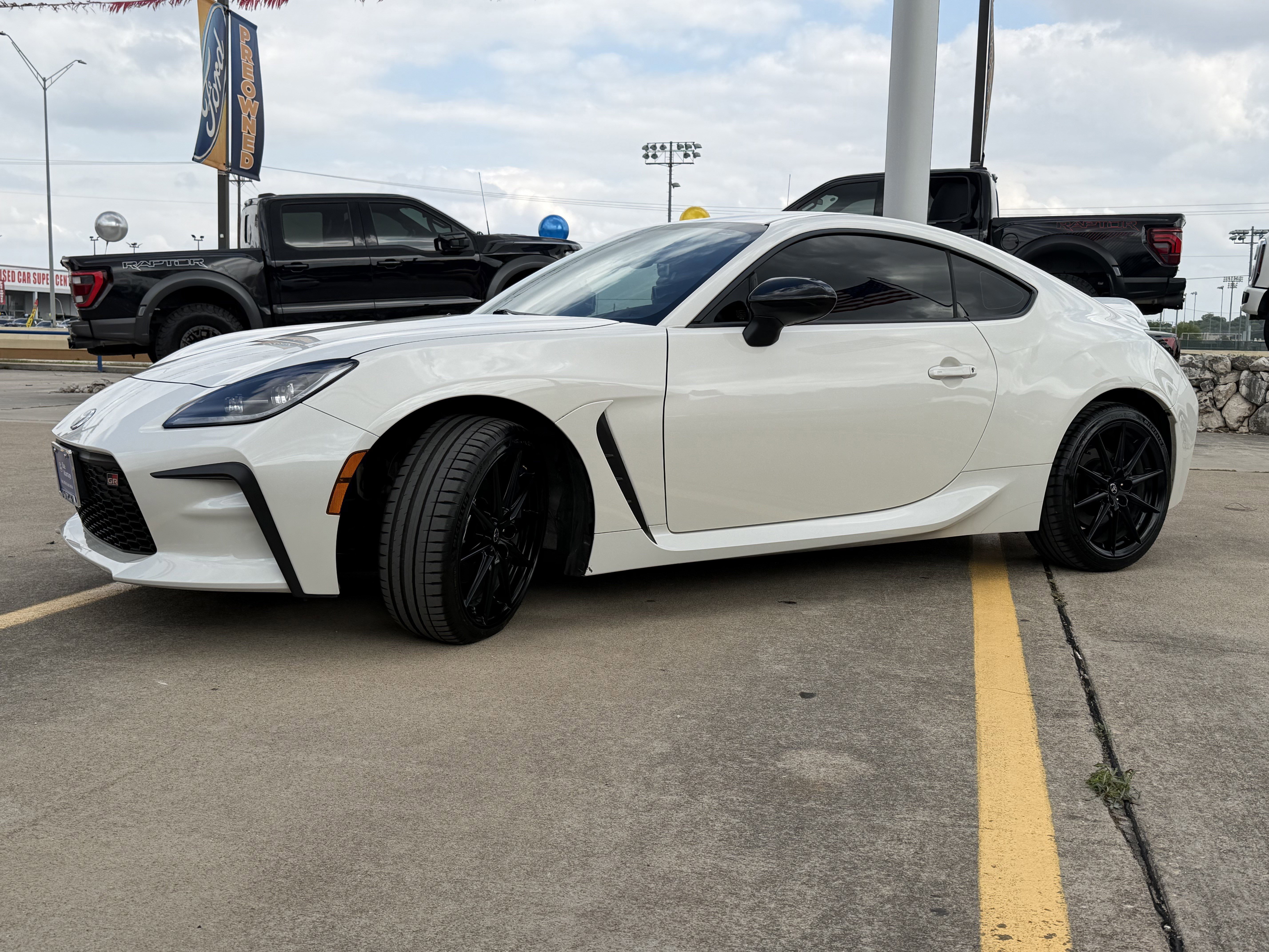 Used 2025 Toyota GR86 Premium w/ ALL Weather Mat Package (TMS) image 8