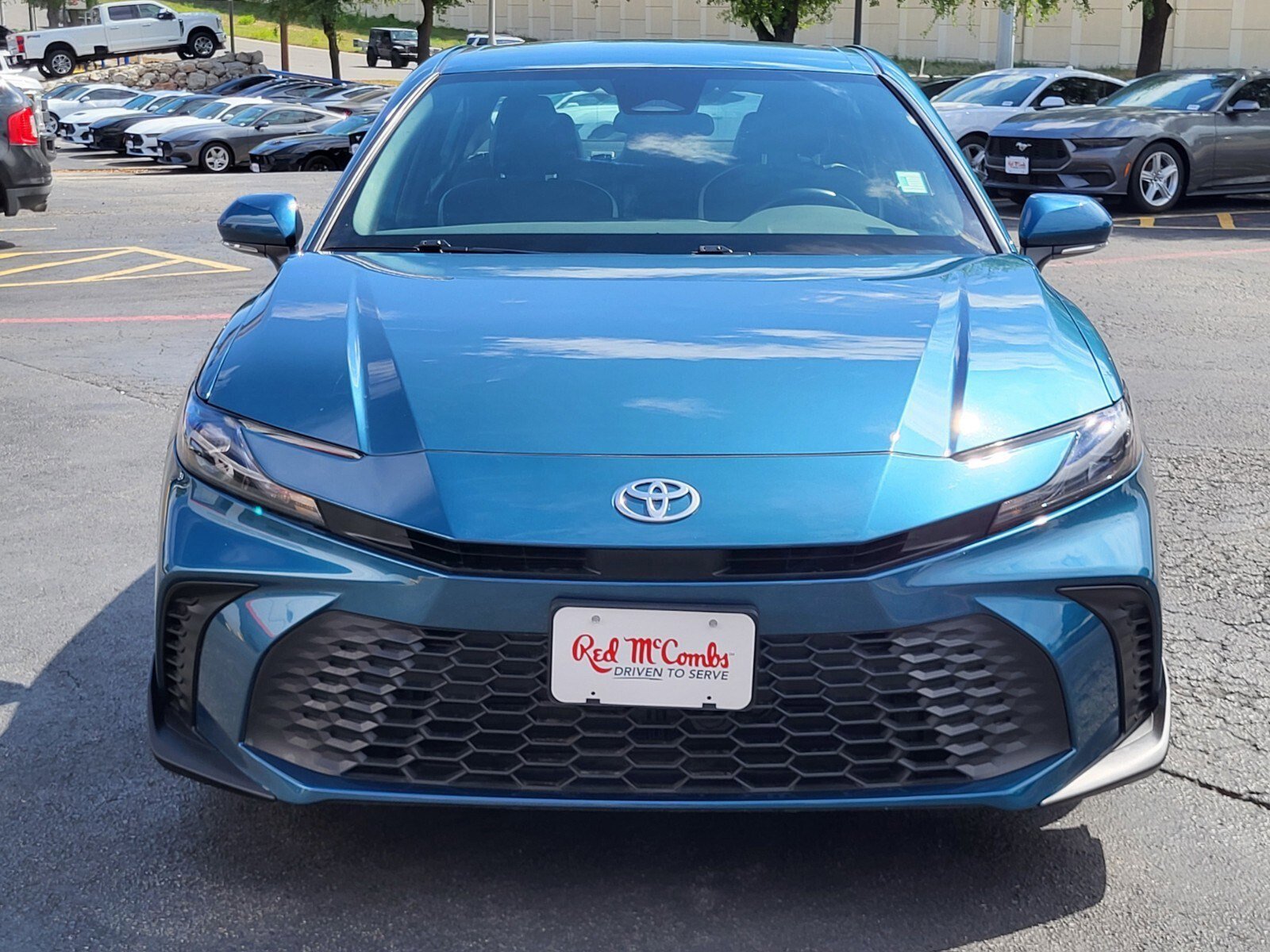 Used 2025 Toyota Camry SE image 8