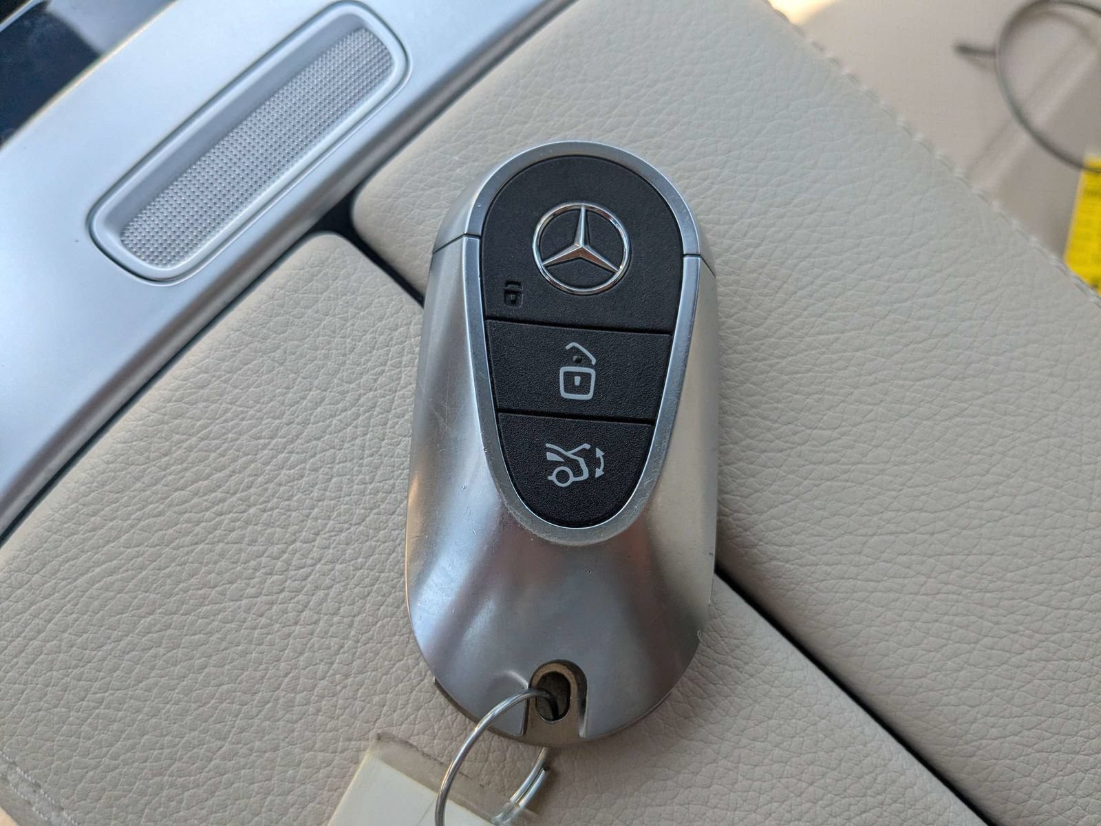 Used 2024 Mercedes-Benz GLC 300 4MATIC image 32
