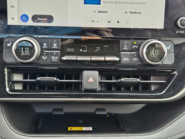 Used 2024 Toyota Highlander XLE image 17