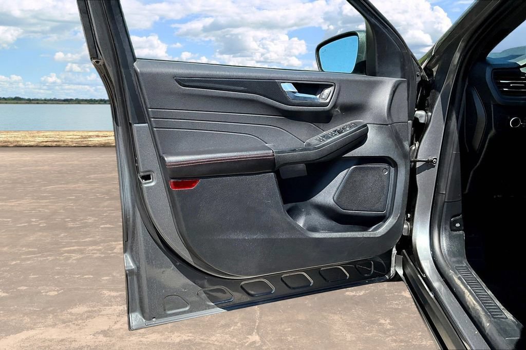 Certified 2025 Ford Escape ST-Line FWD image 22