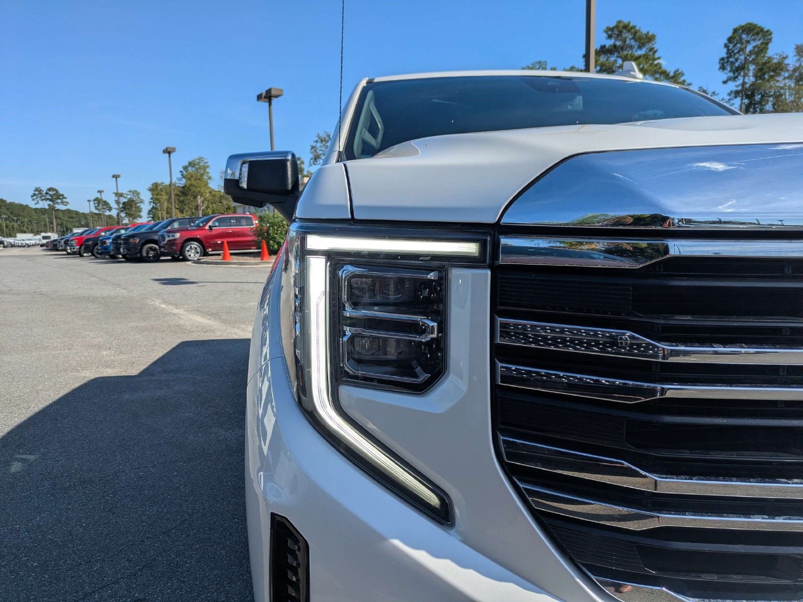 Used 2024 GMC Sierra 1500 SLT w/ SLT Premium Plus Package AWD/4WD image 8