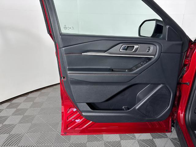 Certified 2025 Ford Explorer ST-Line w/ ST-Line Street Pack image 28