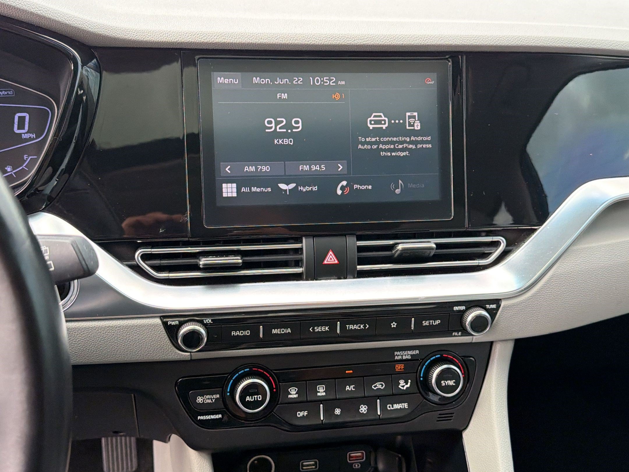 Used 2021 Kia Niro Touring FWD image 27