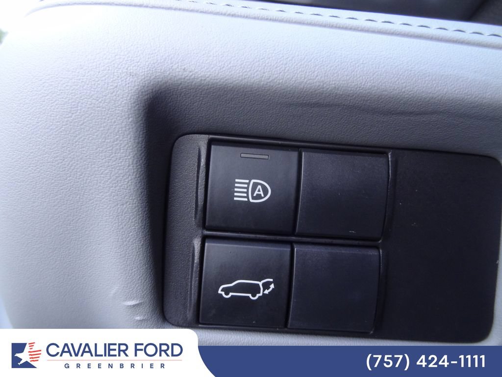 Used 2022 Toyota Highlander XLE AWD/4WD image 18