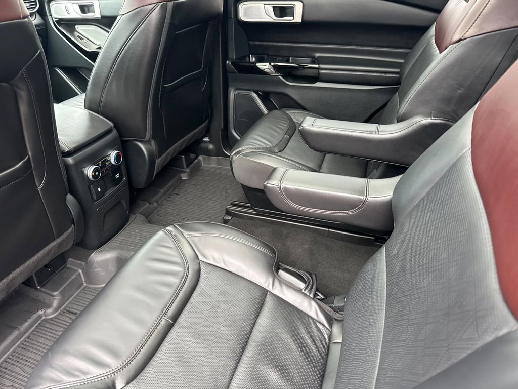 Certified 2023 Ford Explorer Platinum w/ Technology Package image 11