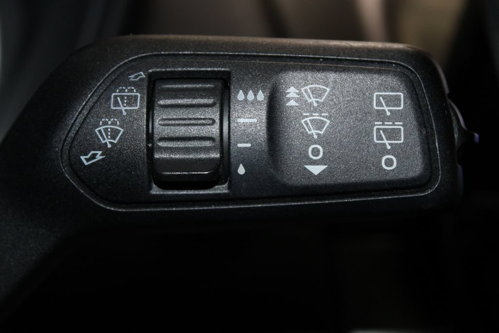 Certified 2020 Ford EcoSport SE w/ SE Convenience Package FWD image 38