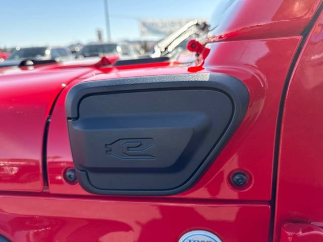 Used 2022 Jeep Wrangler Unlimited Sahara w/ Cold Weather Group AWD/4WD image 11