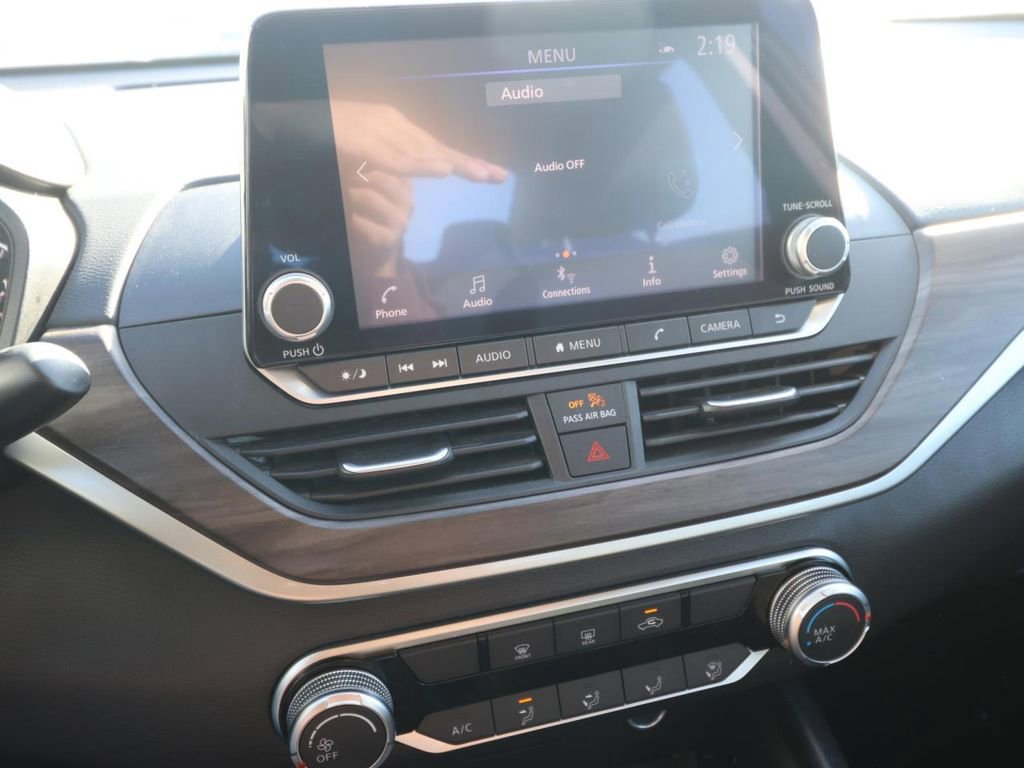 Used 2025 Nissan Altima 2.5 SV image 19