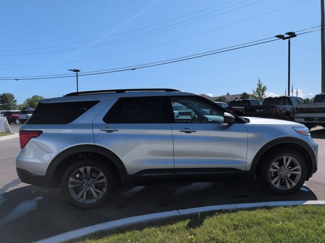 Certified 2021 Ford Explorer XLT w/ Equipment Group 202A AWD/4WD image 6