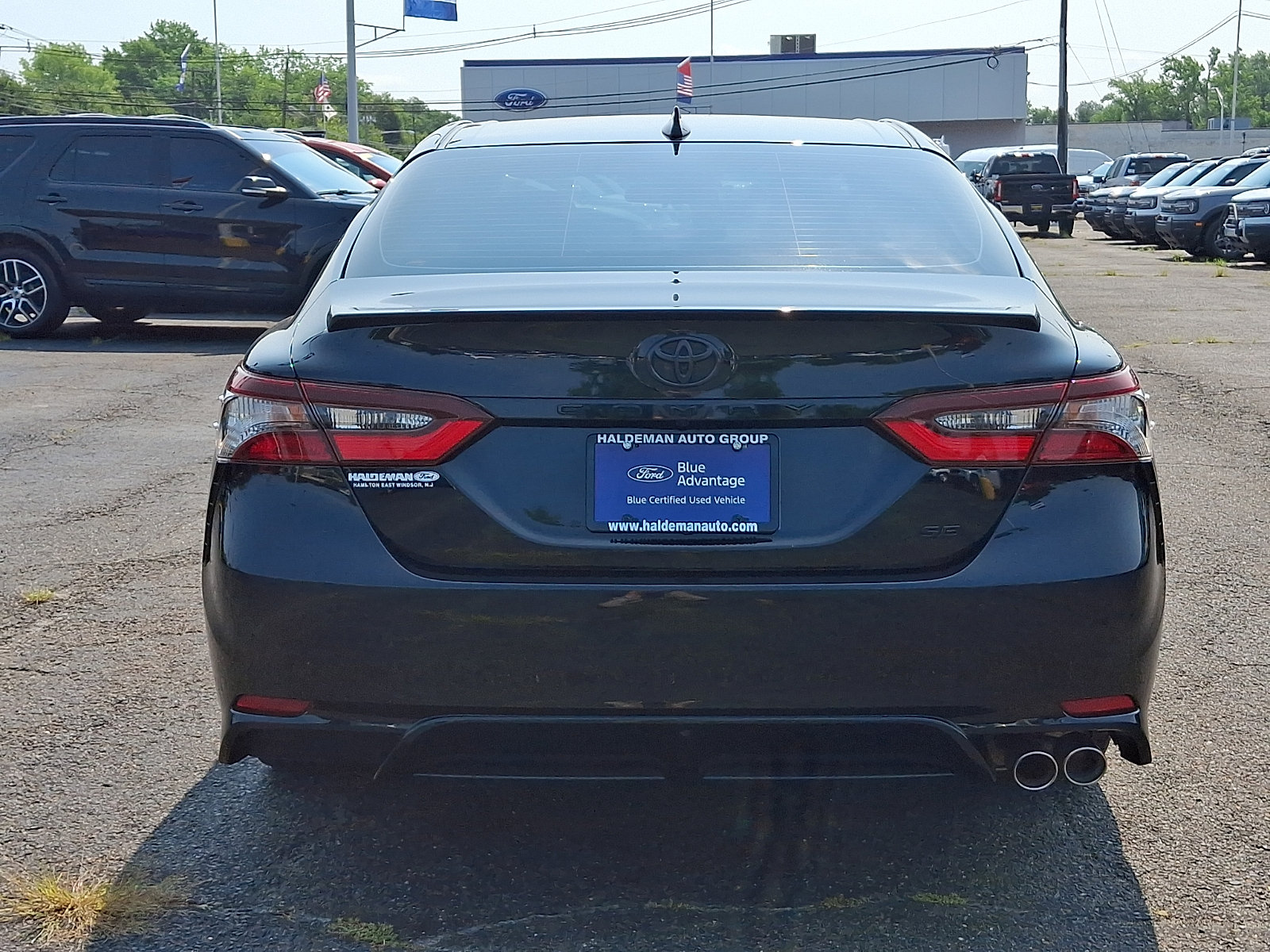 Used 2022 Toyota Camry SE w/ Carpet Mat Package (TMS) FWD image 6