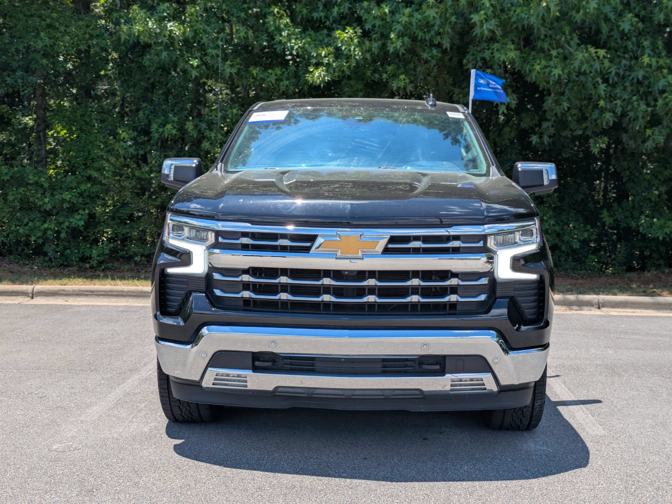Used 2023 Chevrolet Silverado 1500 LTZ w/ Technology Package AWD/4WD image 7