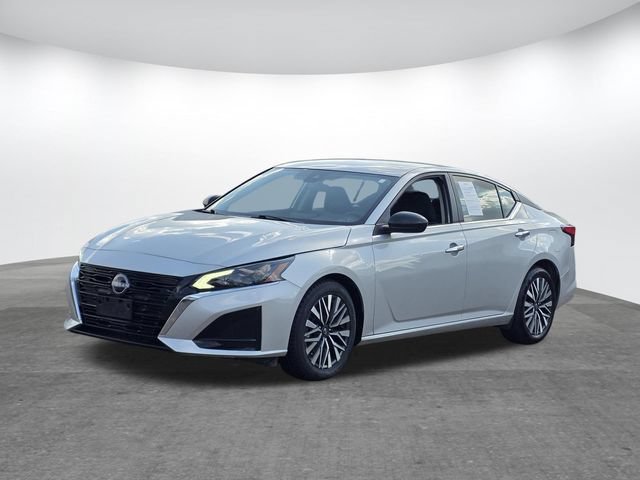 Used 2025 Nissan Altima 2.5 SV FWD image 7
