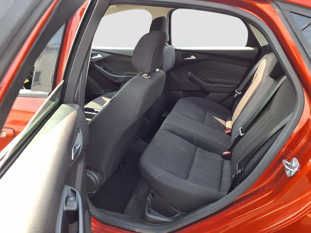 Certified 2018 Ford Focus SE w/ SE Appearance Package FWD image 27