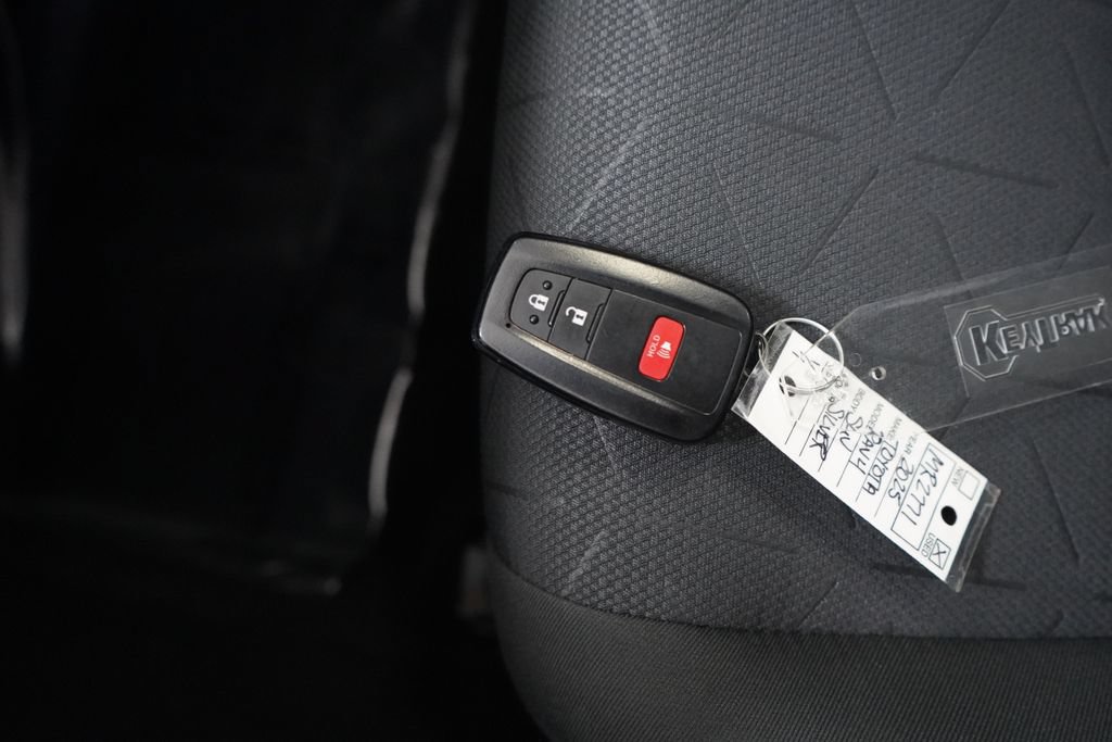 Used 2025 Toyota RAV4 XLE AWD/4WD image 39