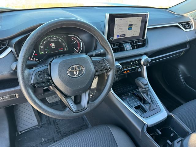 Used 2025 Toyota RAV4 LE AWD/4WD image 3