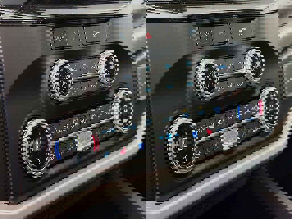 Certified 2024 Ford Expedition XLT image 18