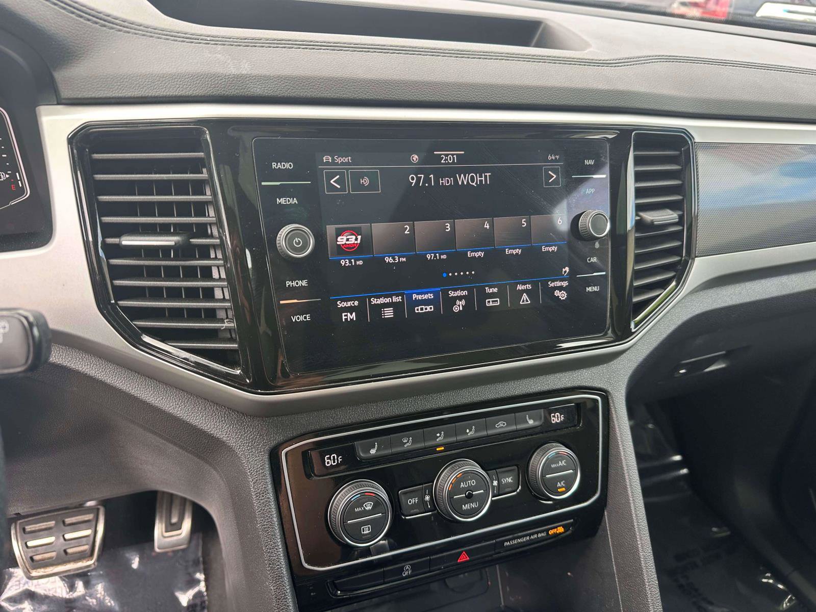 Used 2023 Volkswagen Atlas Cross Sport SEL R-Line image 31