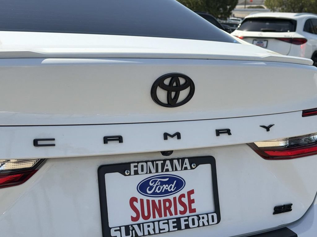 Used 2025 Toyota Camry SE w/ Convenience Package FWD image 9
