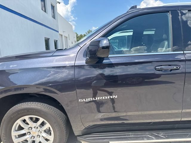 Used 2023 Chevrolet Suburban LT RWD image 29