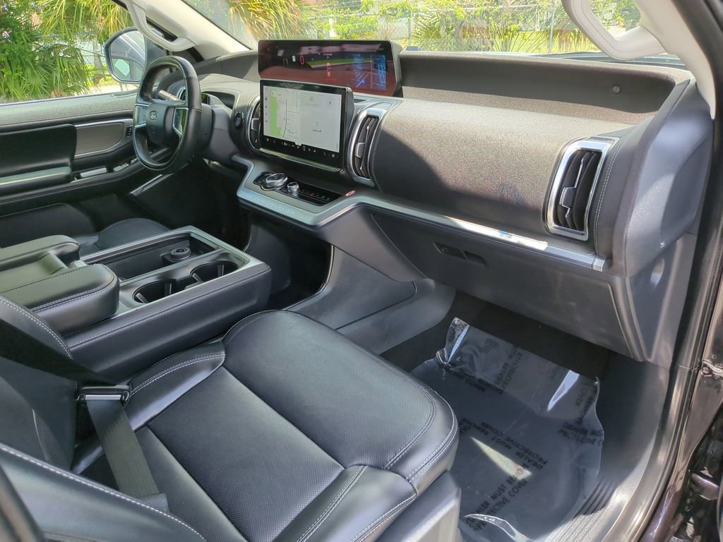 Certified 2025 Ford Expedition Platinum AWD/4WD image 18