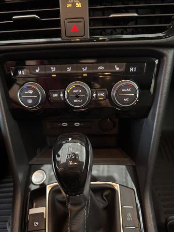 Used 2024 Volkswagen Taos SE image 16