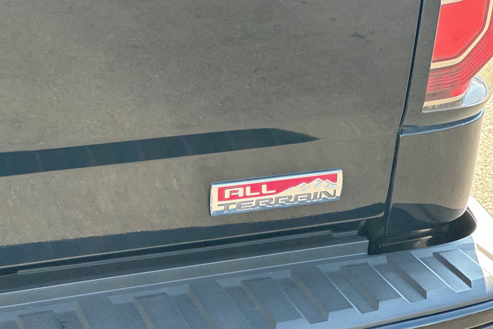 Used 2018 GMC Sierra 1500 SLT image 29