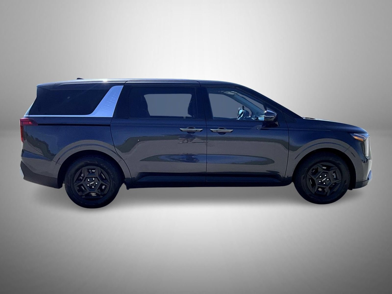 Used 2025 Kia Carnival FWD image 4