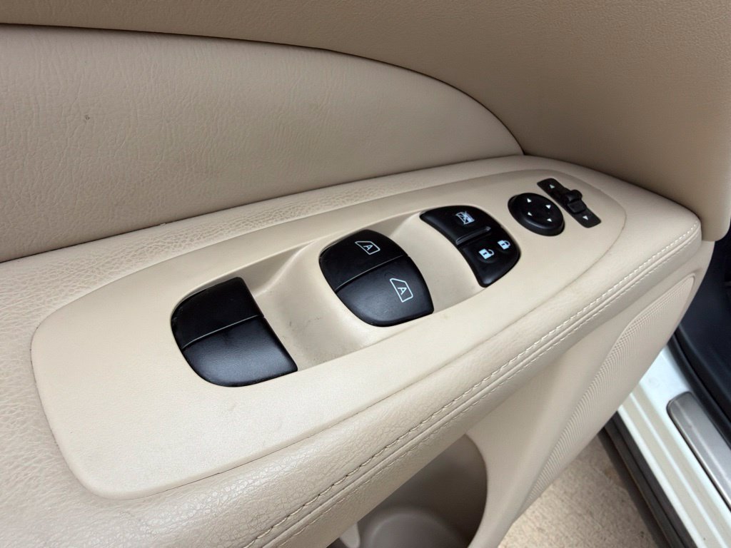 Used 2017 Nissan Pathfinder Platinum AWD/4WD image 40