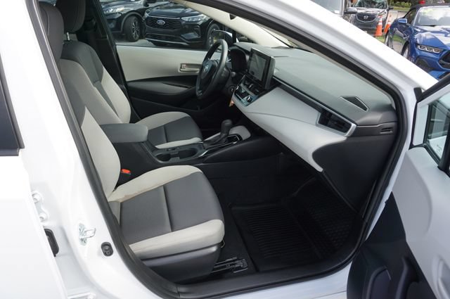 Used 2024 Toyota Corolla LE FWD image 3