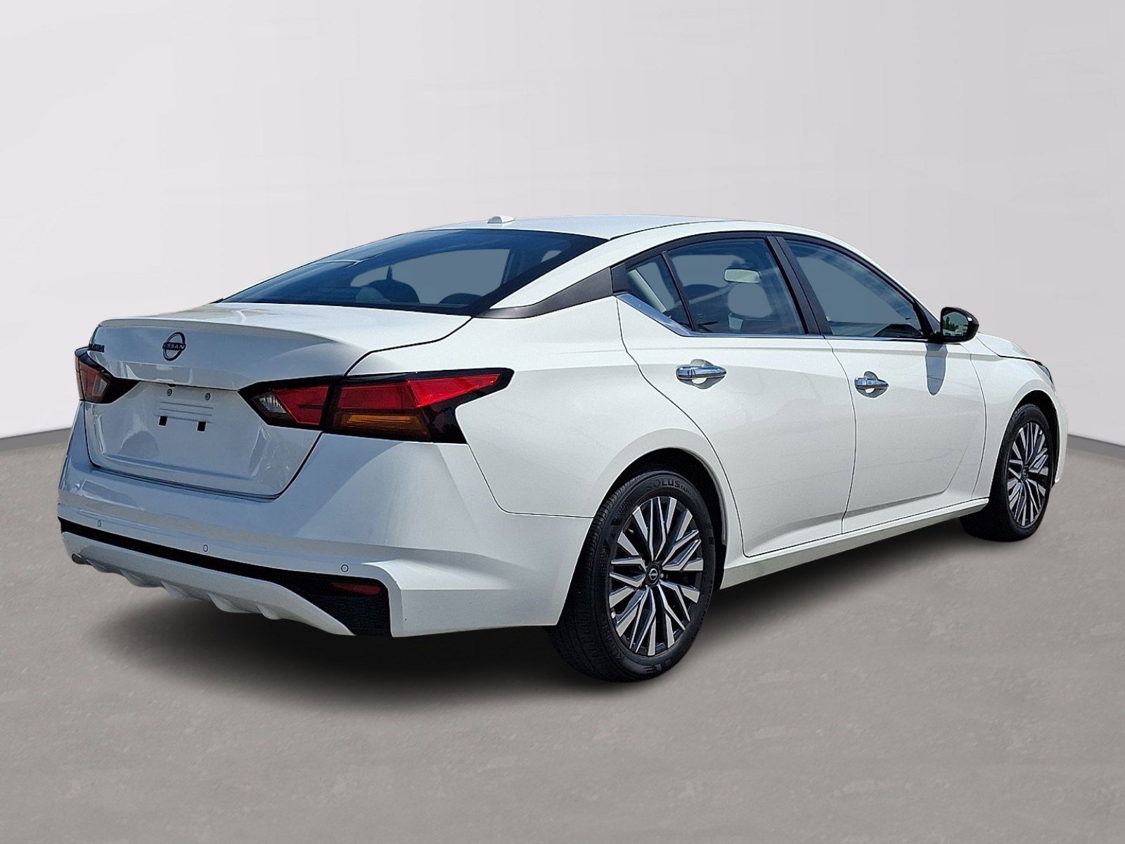 Used 2025 Nissan Altima 2.5 SV FWD image 6