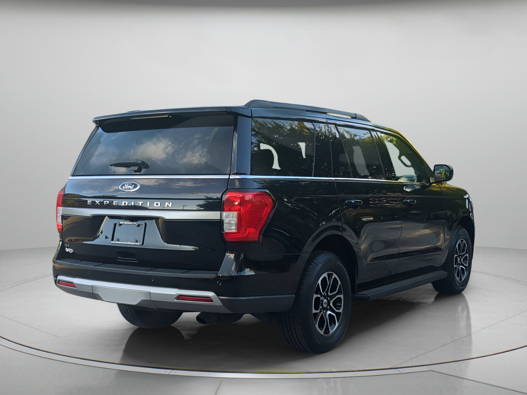 Certified 2024 Ford Expedition XLT RWD image 40