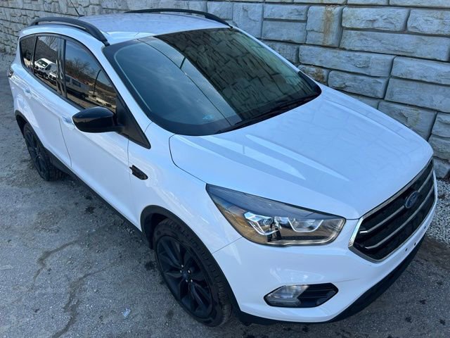 Certified 2018 Ford Escape SE w/ SE Sport Appearance Package image 7