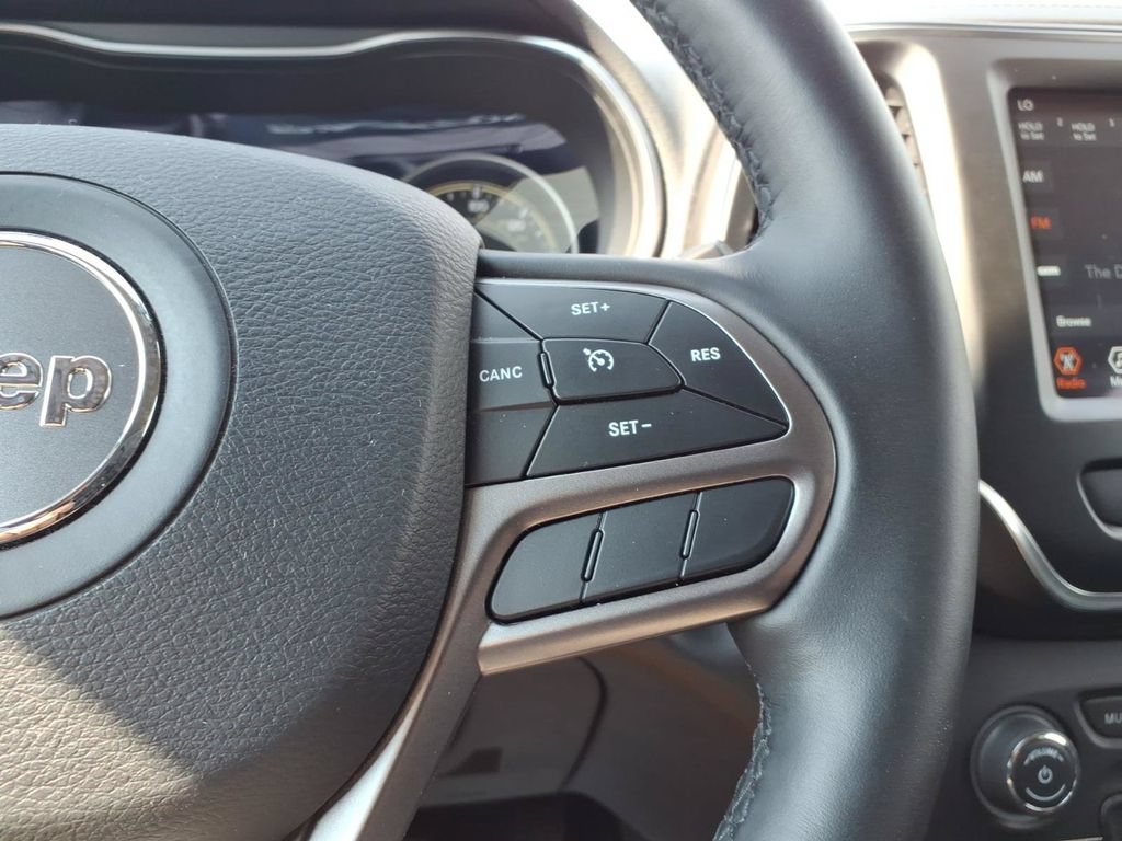 Used 2021 Jeep Cherokee Latitude Lux w/ Comfort/Convenience Group AWD/4WD image 16