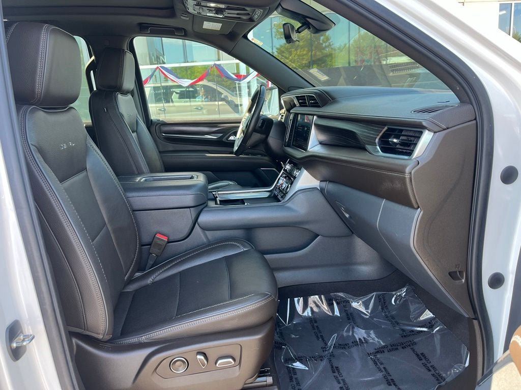 Used 2021 GMC Yukon XL Denali w/ Denali Premium Package AWD/4WD image 21