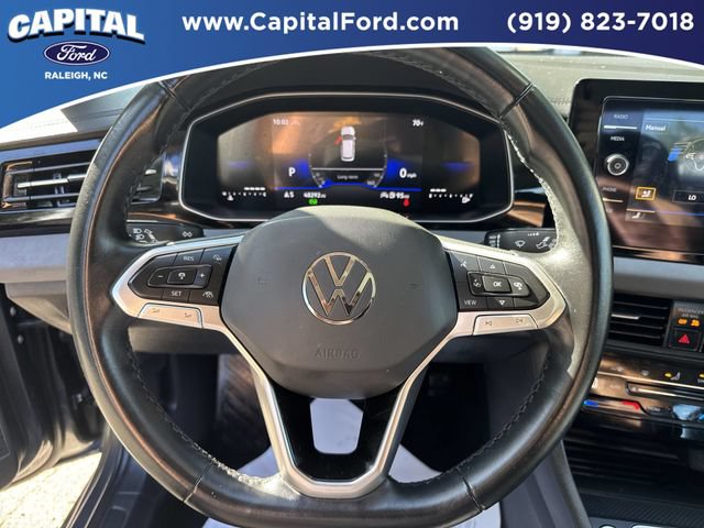 Used 2025 Volkswagen Jetta SE FWD image 25