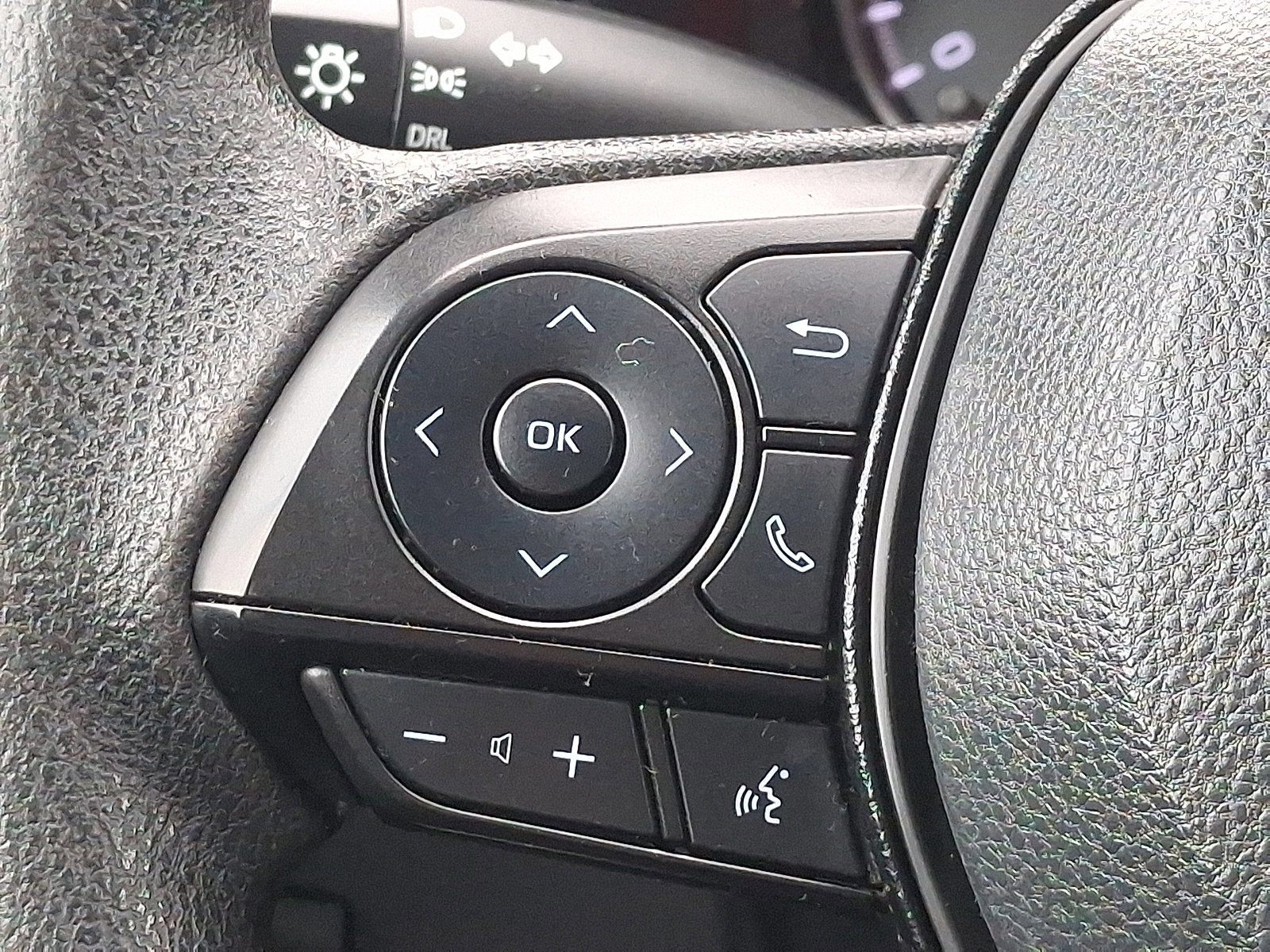 Used 2020 Toyota RAV4 LE w/ Carpet Mat Package image 20