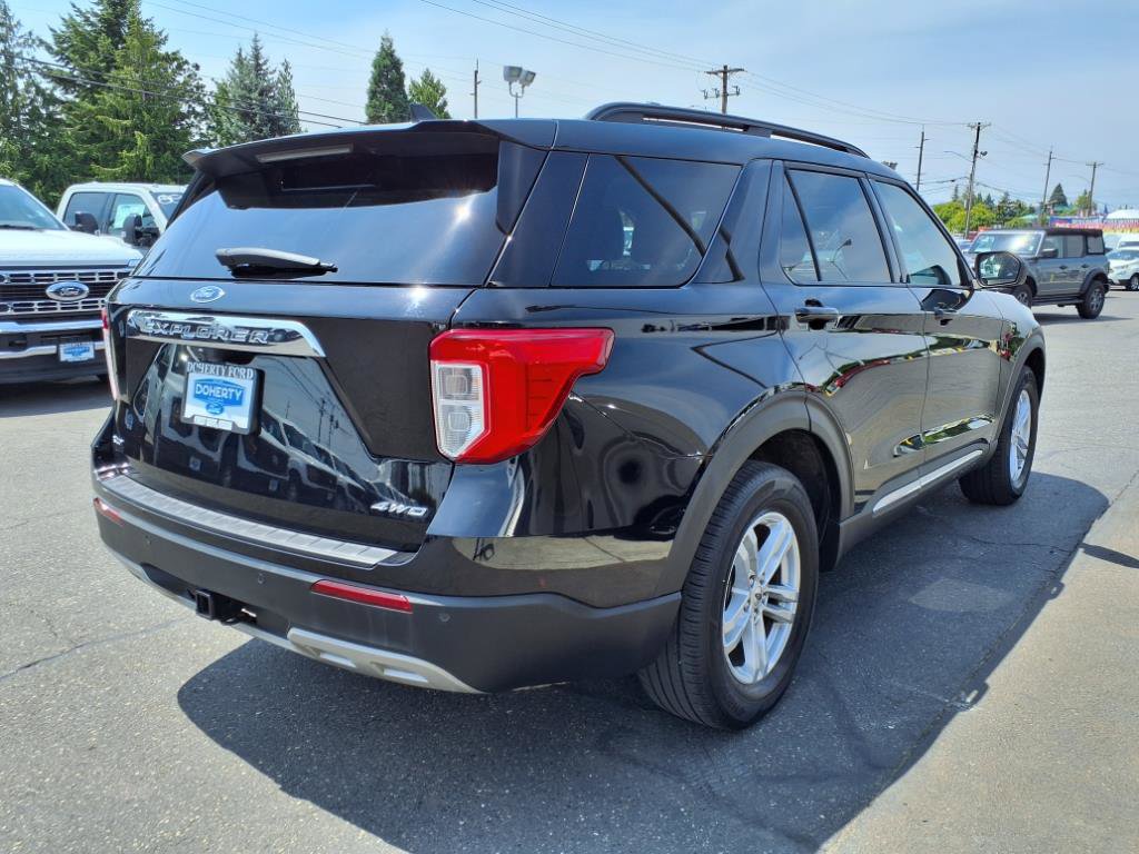 Certified 2022 Ford Explorer XLT w/ Equipment Group 202A image 4