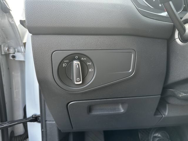 Used 2018 Volkswagen Tiguan SEL AWD/4WD image 30