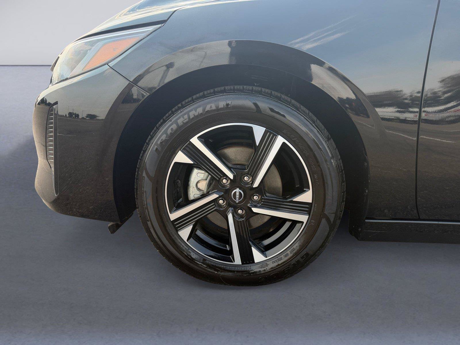 Used 2024 Nissan Sentra SV FWD image 17