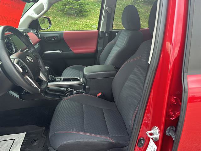 Used 2021 Toyota Tacoma SR5 AWD/4WD image 11