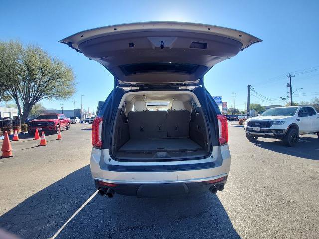 Used 2021 GMC Yukon XL Denali w/ Denali Premium Package image 16